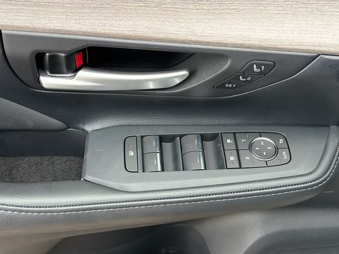 Used 2026 Toyota Grand Highlander AWD image 15