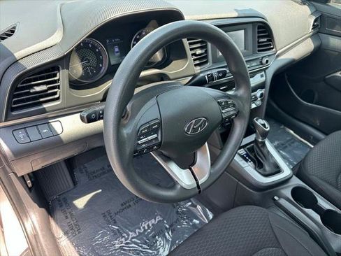 Used 2020 Hyundai Elantra SE w/ Cargo Package (C1) FWD image 10