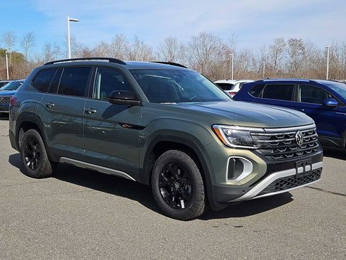 New 2026 Volkswagen Atlas Peak Edition AWD/4WD image 2