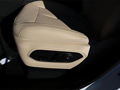 New 2025 Jeep Grand Cherokee Limited image 12