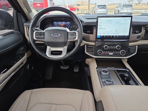 Used 2022 Ford Expedition Max Limited image 11
