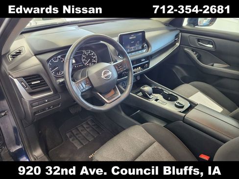 Used 2025 Nissan Rogue SV image 18