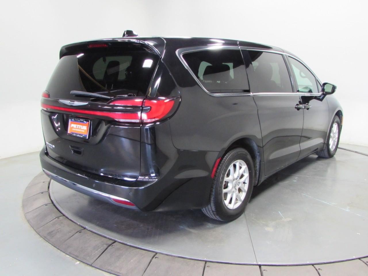 Used 2025 Chrysler Pacifica Select FWD image 7