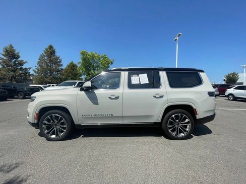 Used 2022 Jeep Grand Wagoneer Series III w/ Rear Seat Video Group 1 AWD/4WD image 3