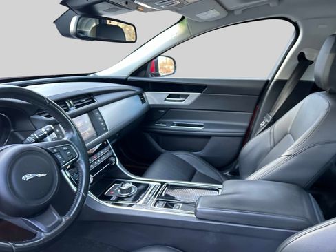 Used 2017 Jaguar XF Premium image 23