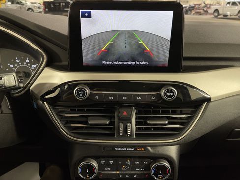 Used 2022 Ford Escape SE w/ SE Sport Appearance Package image 22