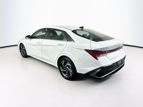 Used 2025 Hyundai Elantra Limited FWD image 5
