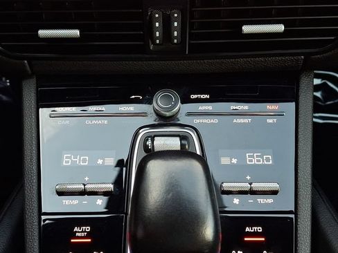Certified 2023 Porsche Cayenne AWD/4WD image 19