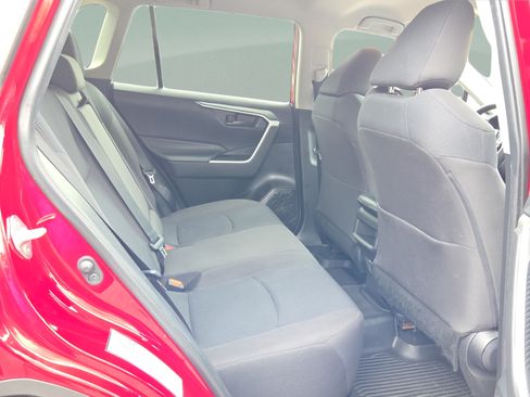 Used 2020 Toyota RAV4 LE FWD image 14