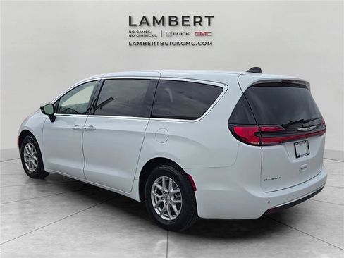 Used 2024 Chrysler Pacifica Touring-L image 3