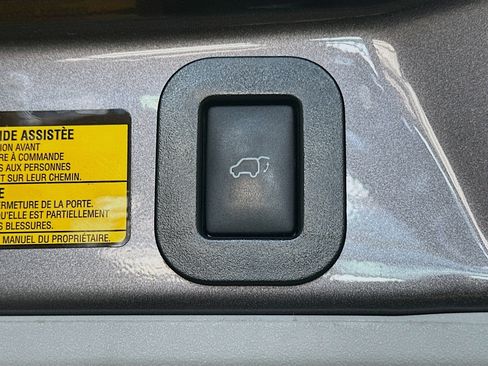 Used 2013 Toyota Sienna XLE FWD image 32