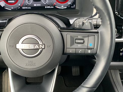 Used 2024 Nissan Pathfinder Platinum FWD image 12