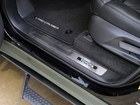 Used 2025 Toyota Land Cruiser image 61