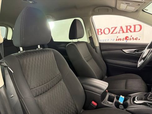 Used 2020 Nissan Rogue SV AWD/4WD image 16