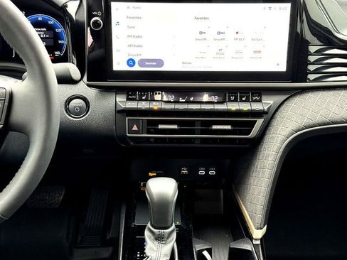 Used 2025 Toyota Camry XLE image 27