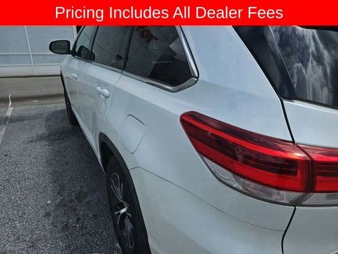 Used 2018 Toyota Highlander Plus AWD/4WD image 8