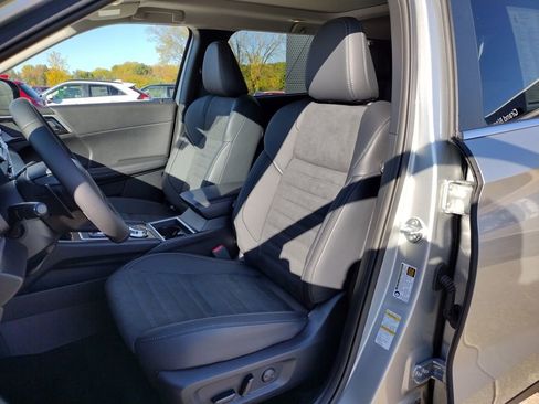 New 2025 Mitsubishi Outlander SE image 7