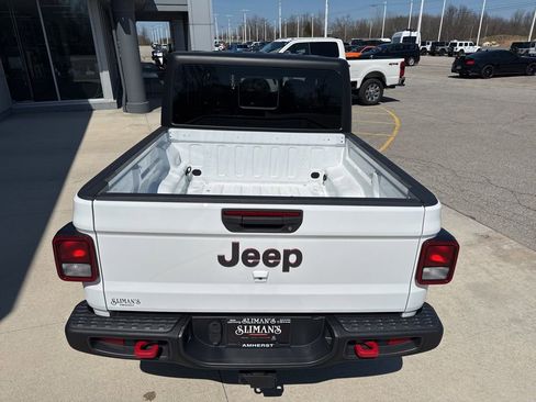 Used 2022 Jeep Gladiator Rubicon w/ Cold Weather Group AWD/4WD image 6