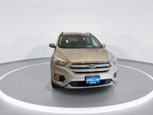 Used 2018 Ford Escape SE image 3