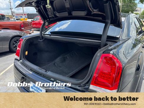 Used 2018 Chrysler 300 Touring L RWD image 40