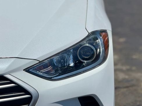 Used 2018 Hyundai Elantra SE image 24