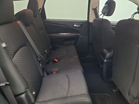 Used 2019 Dodge Journey SE image 19