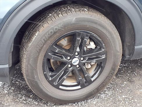 Used 2023 Ford Explorer XLT w/ Equipment Group 202A image 27