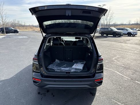 New 2026 Volkswagen Taos SE image 24