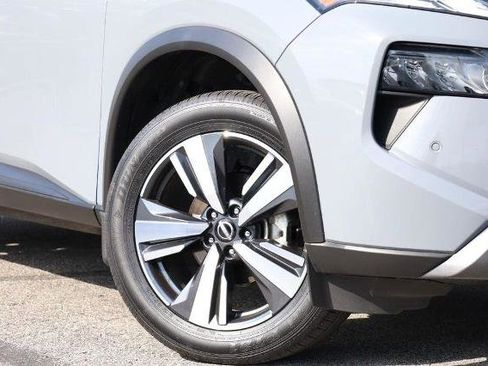 Certified 2025 Nissan Rogue SL AWD/4WD image 3