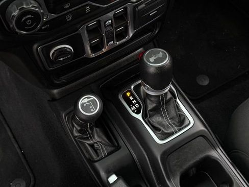 Used 2023 Jeep Wrangler Sahara image 30