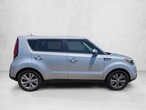 Used 2016 Kia Soul + FWD image 4