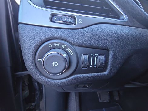 Used 2020 Jeep Cherokee Latitude Plus image 24