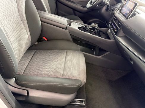 Used 2023 Nissan Rogue SV FWD image 24