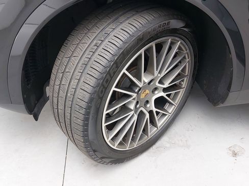 Used 2022 Porsche Cayenne E-Hybrid Coupe image 35