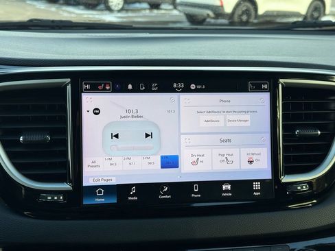 Used 2024 Chrysler Pacifica Touring-L FWD image 16