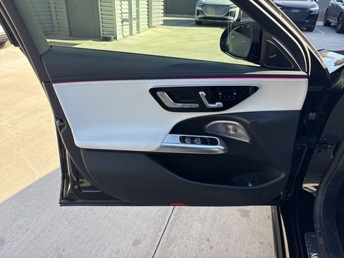 Used 2025 Mercedes-Benz E 450 4MATIC Sedan image 9