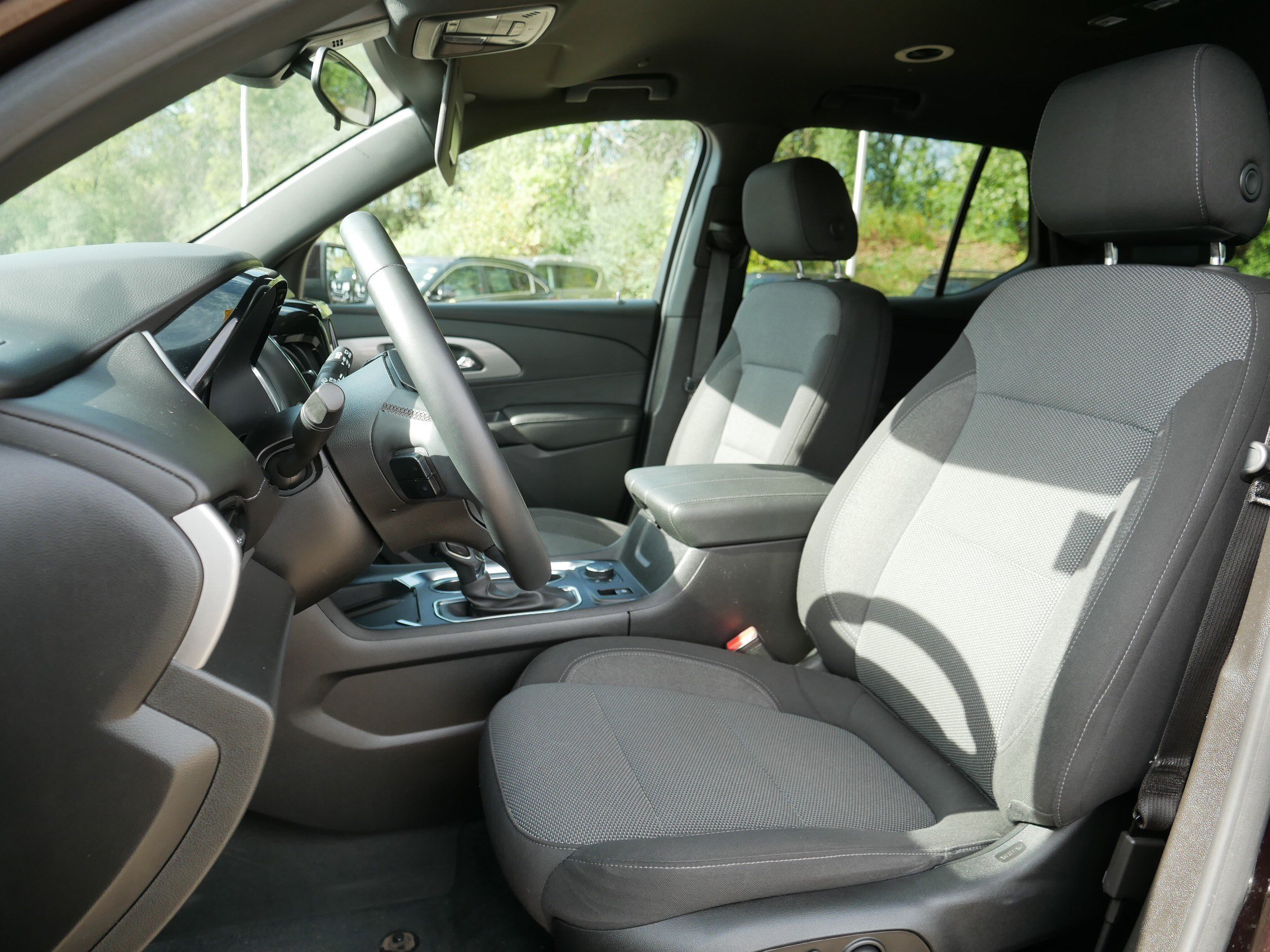 Used 2023 Chevrolet Traverse LT FWD image 34