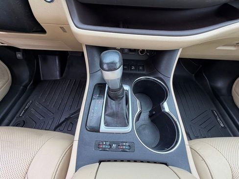 Used 2018 Toyota Highlander Limited AWD/4WD image 19
