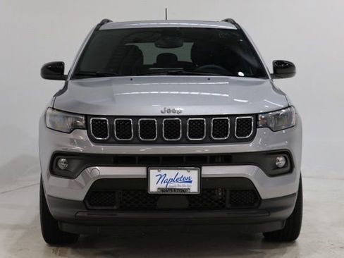 Used 2023 Jeep Compass Latitude w/ Sun and Sound Group AWD/4WD image 2