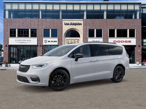 New 2025 Chrysler Pacifica Limited image 2