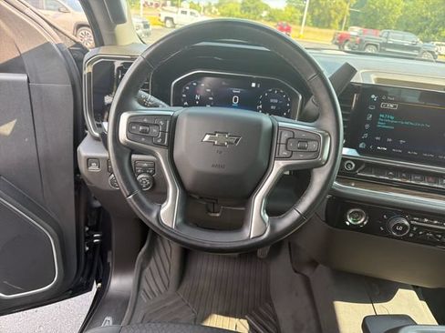 Used 2023 Chevrolet Silverado 1500 RST AWD/4WD image 16