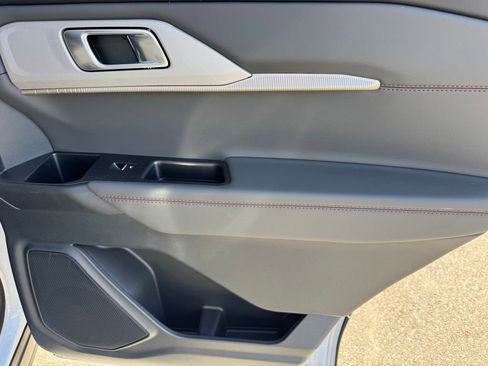 Used 2025 Ford Explorer Active image 11