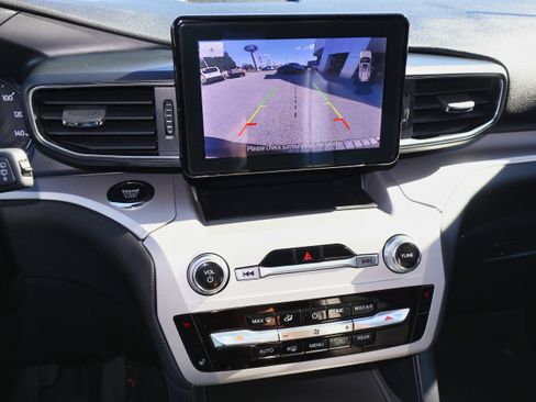 Used 2024 Ford Explorer XLT w/ Equipment Group 202A image 18