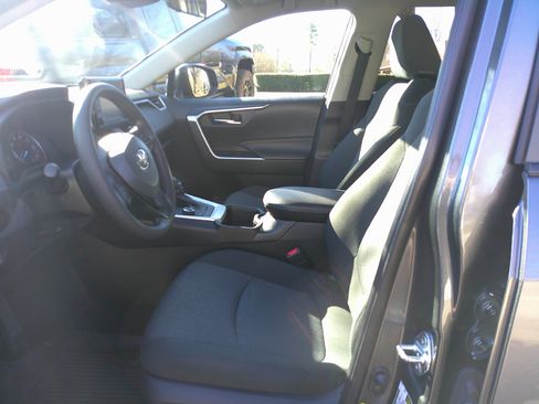 Used 2022 Toyota RAV4 XLE image 16