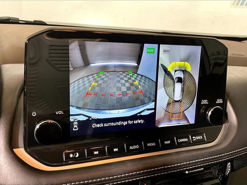 Used 2023 Nissan Rogue SL w/ SL Premium Package image 17