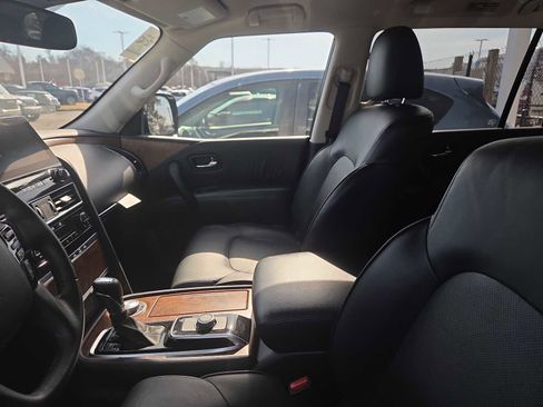 Used 2024 Nissan Armada SL w/ Captain's Chairs Package image 11