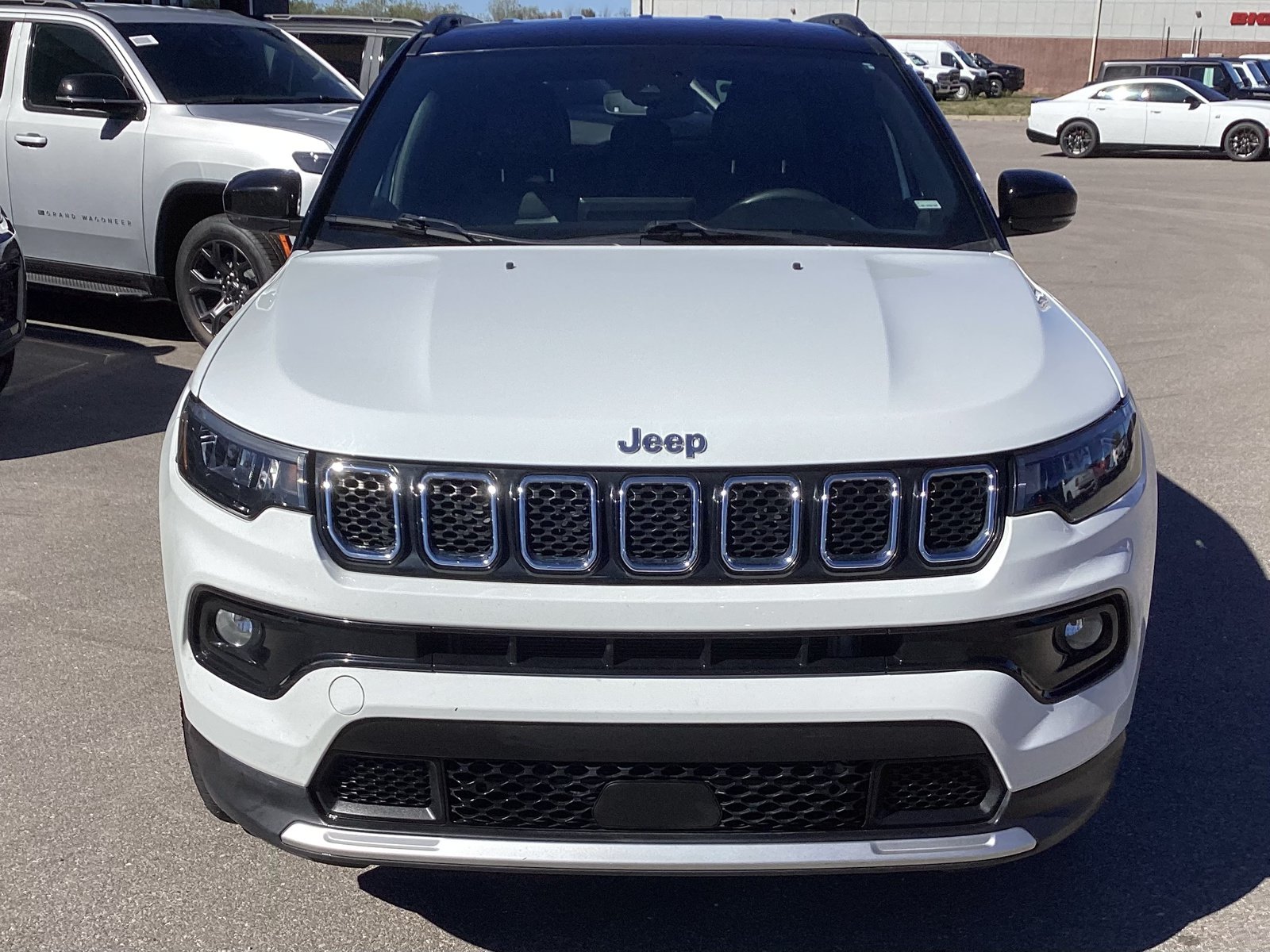 Used 2024 Jeep Compass Limited AWD/4WD image 3