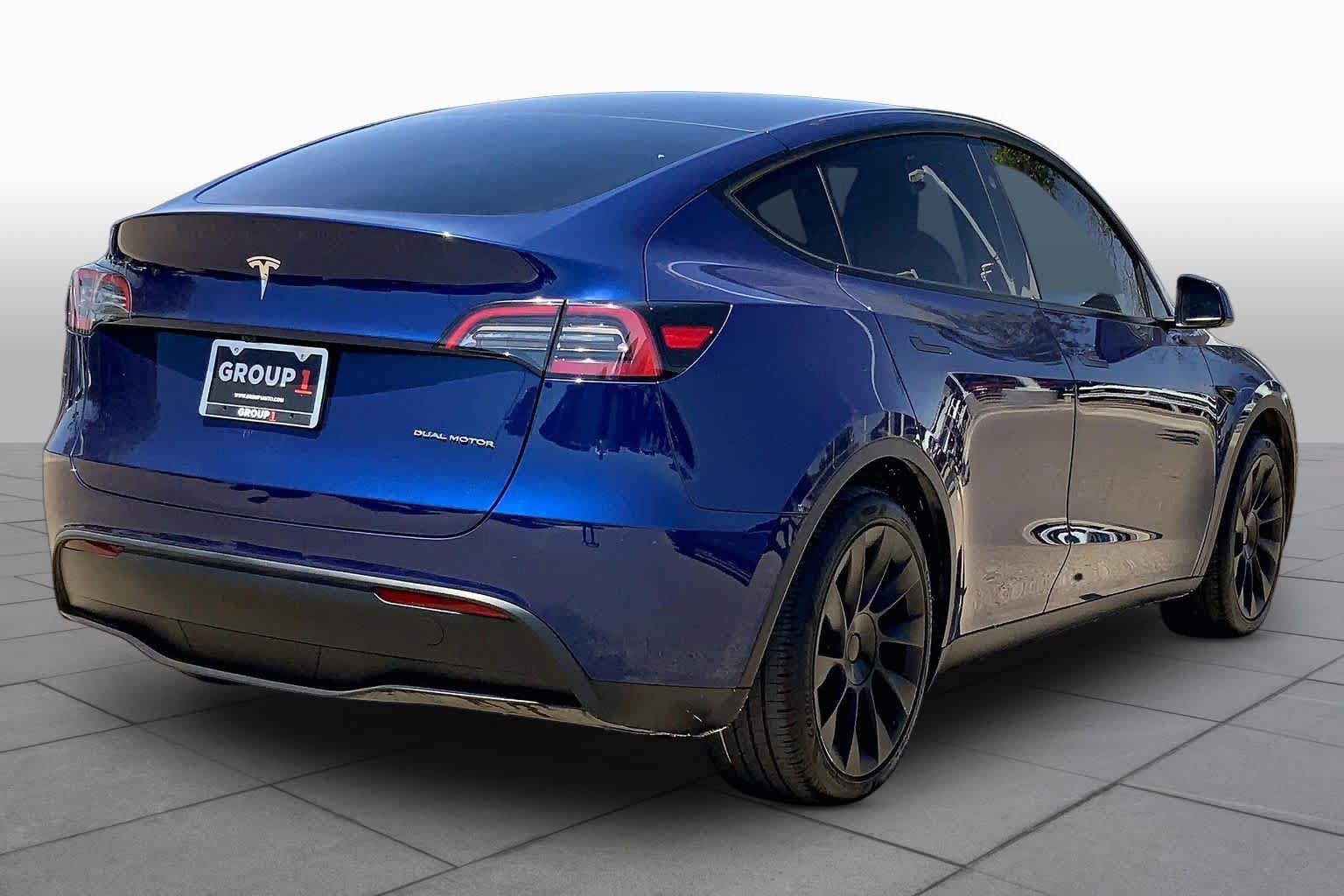 Used 2023 Tesla Model Y Long Range AWD/4WD image 23