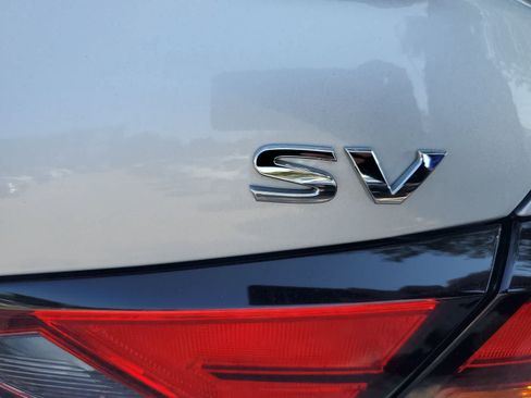Used 2022 Nissan Altima 2.5 SV w/ SV Premium Package FWD image 11