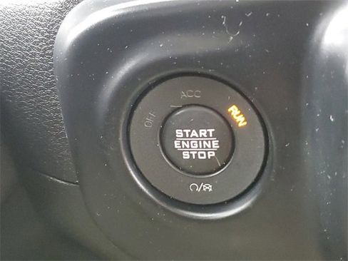 Used 2019 Jeep Wrangler Unlimited Sahara image 17